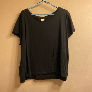 2 H&M tshirts in black and white